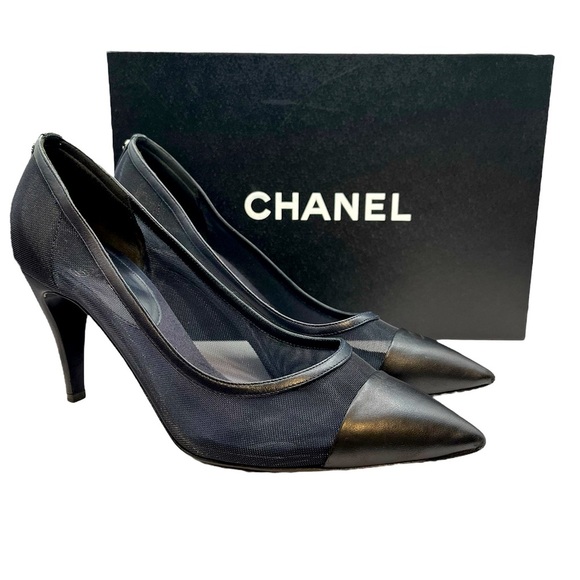 CHANEL Shoes - CHANEL Escarpins Interlocking CC Logo Pumps Navy Blue Size 39.5EU, 9.5US